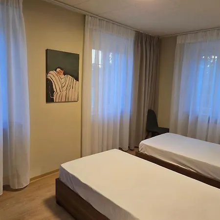 Drei Schweizer נויוויד